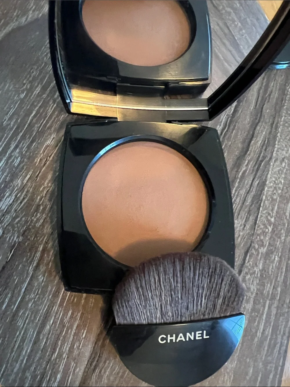 Chanel LES BEIGES Healthy Glow Sheer Powder No. 50